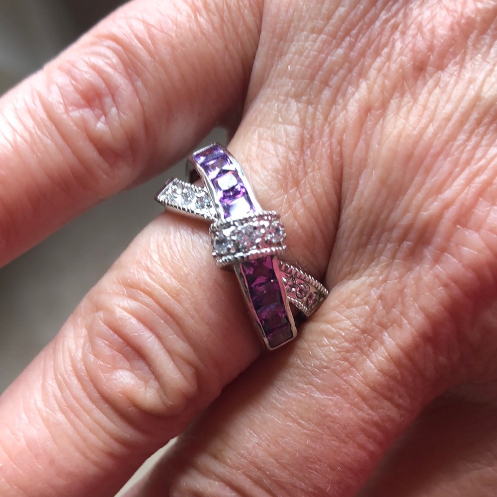 Pretty faux amethyst and diamond ring 💍 in a bow shape